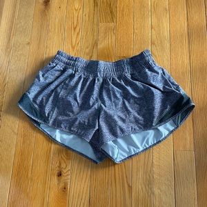 lululemon hotty hot 2.5” shorts